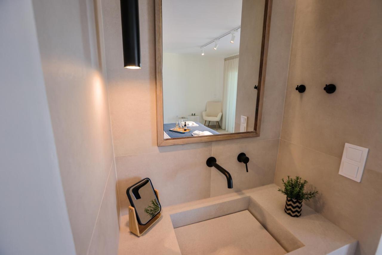 La Mer Bleue Boutique Suite Vrahati Exterior foto